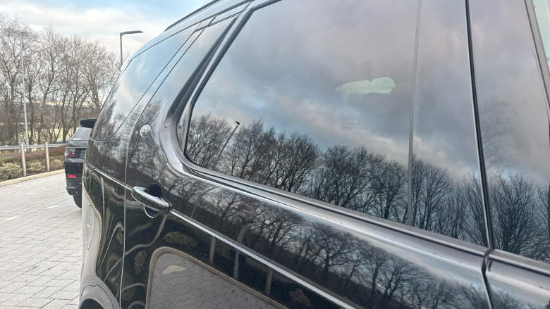 Land Rover Discovery 3.0 D300 R-Dynamic HSE 5dr Auto Diesel Station Wagon